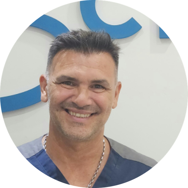 Dr. Maximiliano Scime — Especialista en Implantes